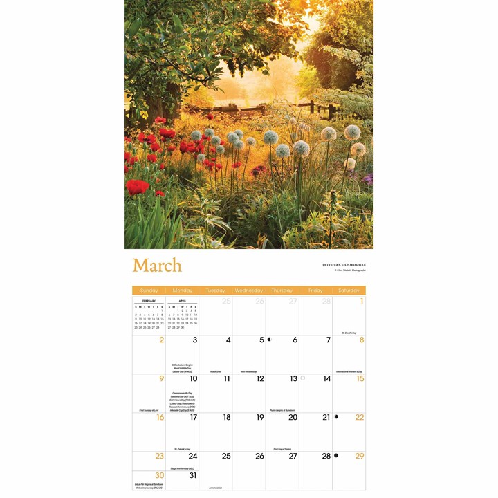 Country Gardens Calendar 2025